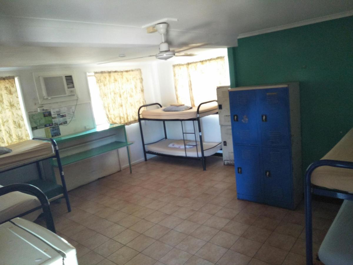 Хостел Palm Court Backpackers Кэтрин Экстерьер фото