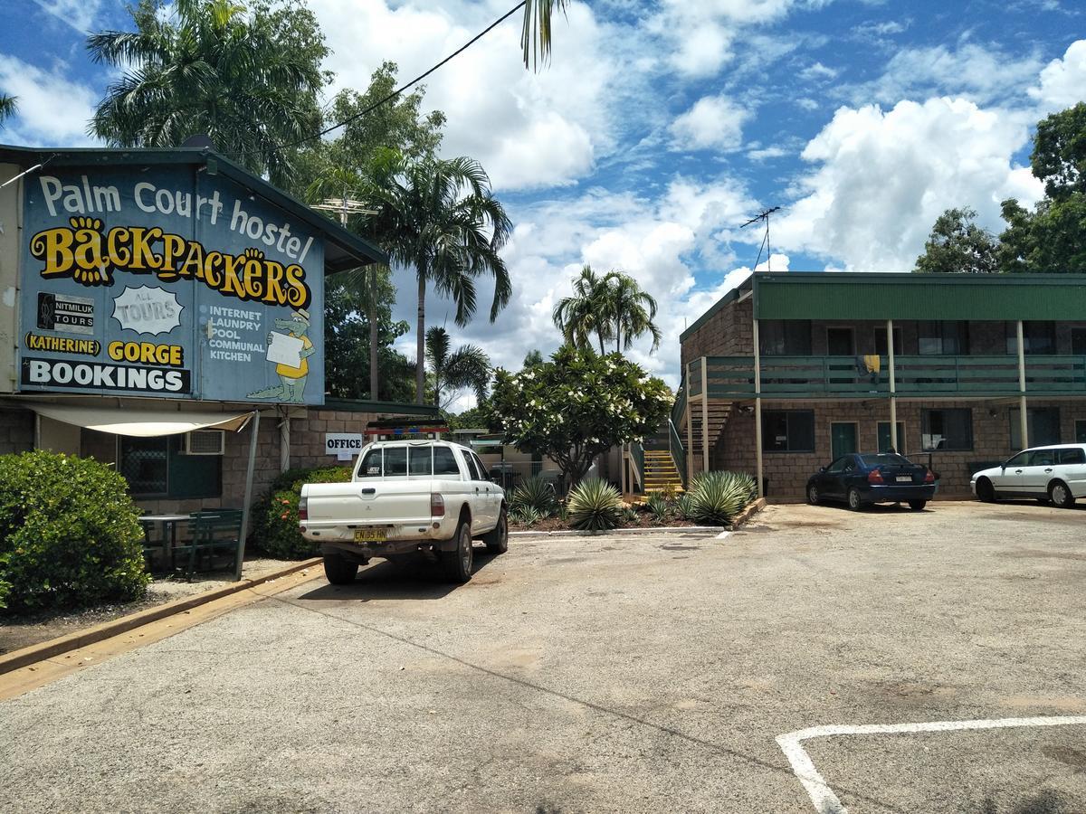 Хостел Palm Court Backpackers Кэтрин Экстерьер фото