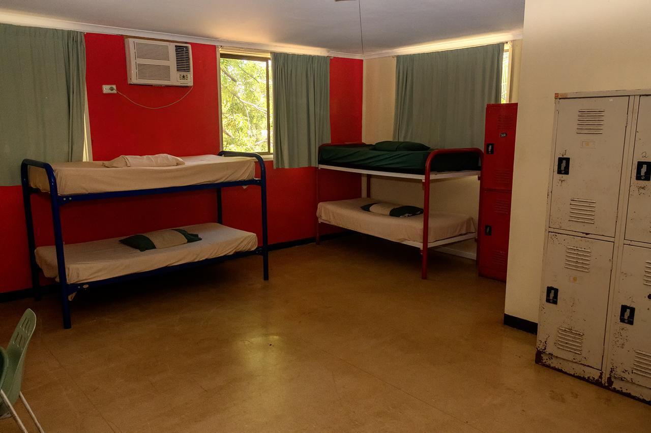 Хостел Palm Court Backpackers Кэтрин Экстерьер фото